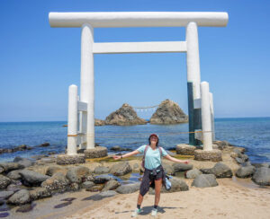 itoshima-futamigaura-beach-torii-gate