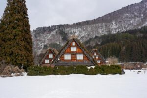 shirakawago-gifu-three-houses